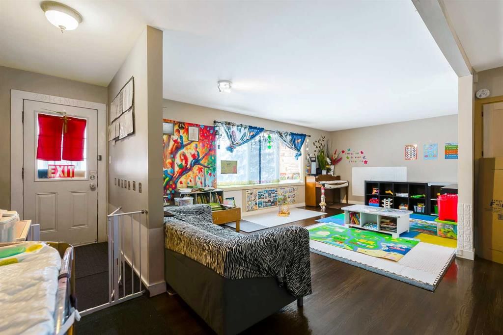 3131 33 Street SW, Calgary — photo 5 of 14