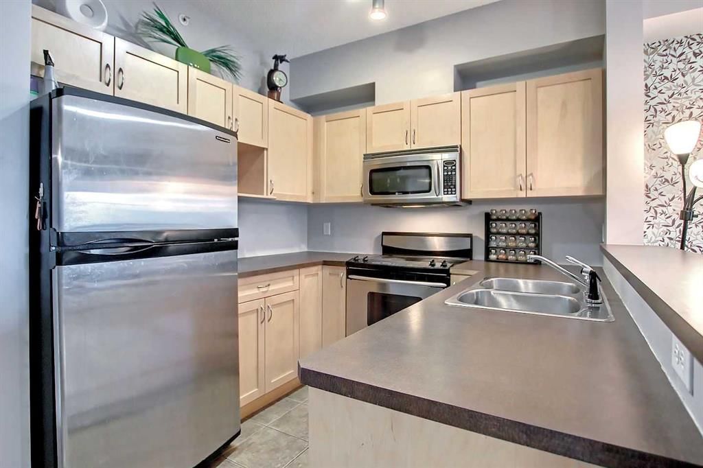 9303, 70 Panamount Drive NW, Calgary — photo 3 of 33