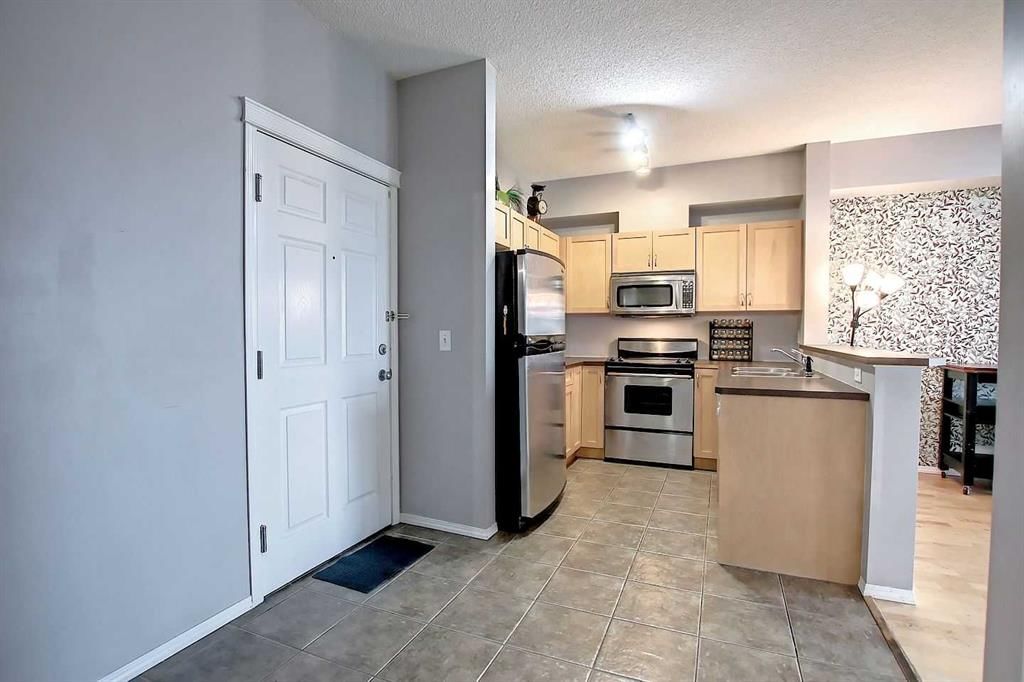 9303, 70 Panamount Drive NW, Calgary — photo 4 of 33