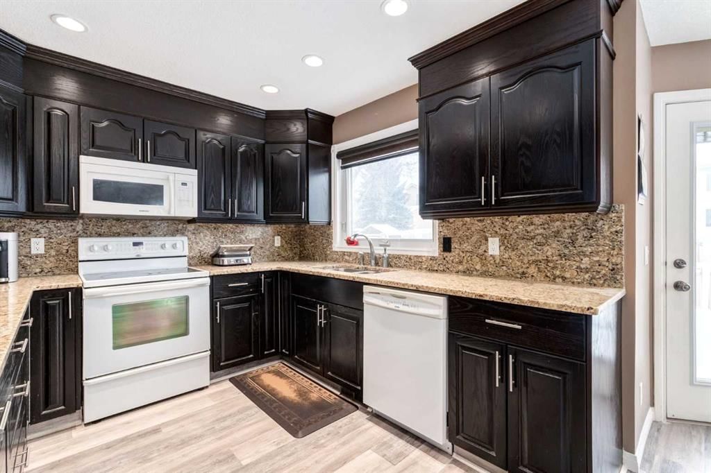 2048 Sirocco Drive SW, Calgary — photo 4 of 30