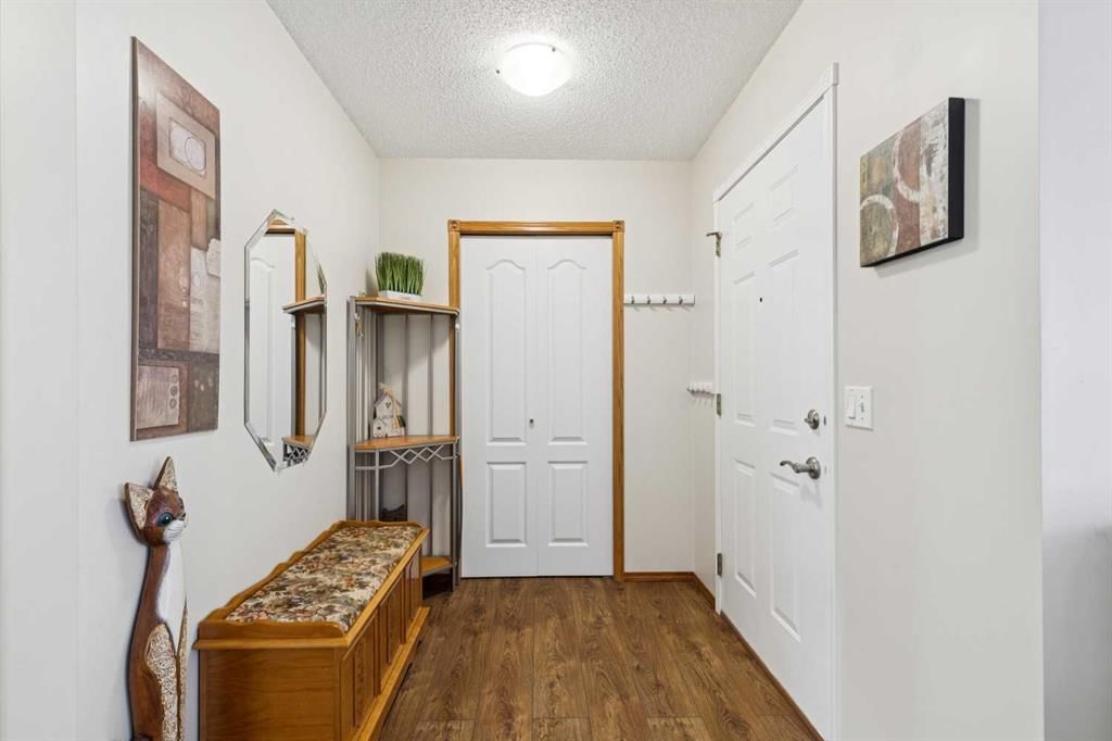 37 Somervale Close SW, Calgary — photo 2 of 29