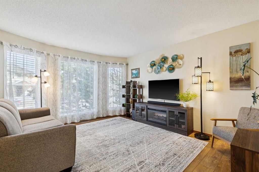 37 Somervale Close SW, Calgary — photo 3 of 29