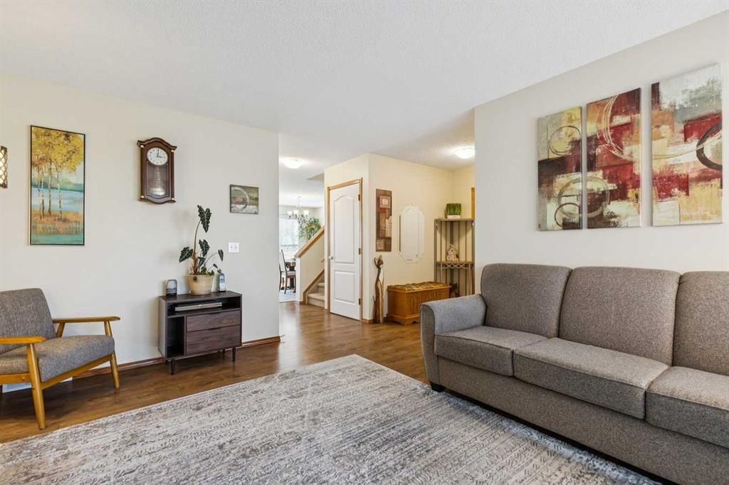 37 Somervale Close SW, Calgary — photo 4 of 29