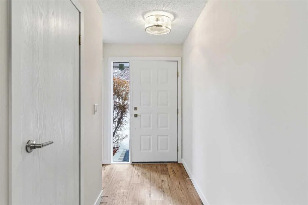 6, 23 Glamis Drive SW, Calgary — photo 3 of 39