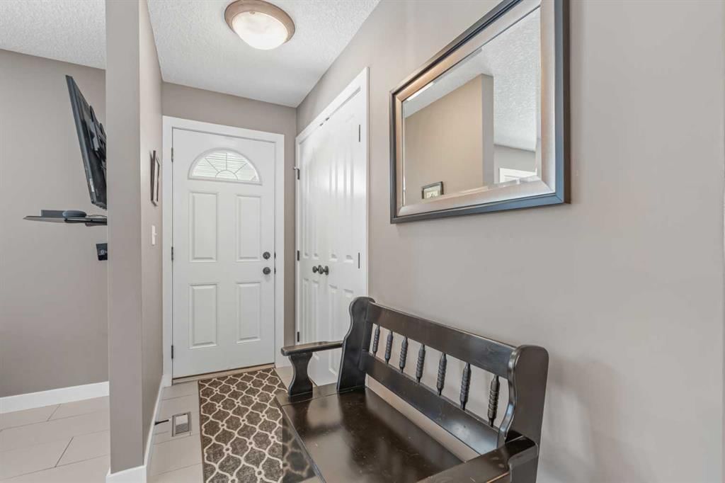 1039 Cannock Road SW, Calgary — photo 3 of 32