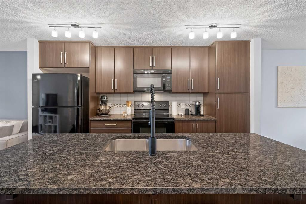 540 Mckenzie Towne Close SE, Calgary — photo 4 of 43