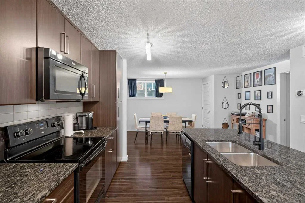 540 Mckenzie Towne Close SE, Calgary — photo 5 of 43