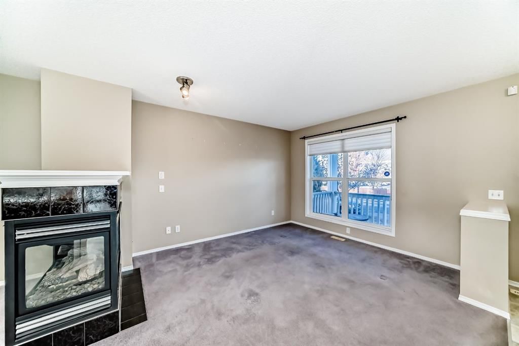 240 Prestwick Way SE, Calgary — photo 5 of 32