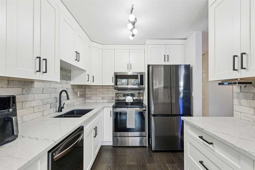 128, 6100 4 Avenue NE, Calgary — photo 2 of 38