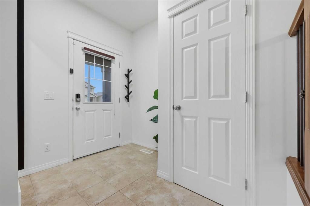 35 Covecreek Place NE, Calgary — photo 5 of 49