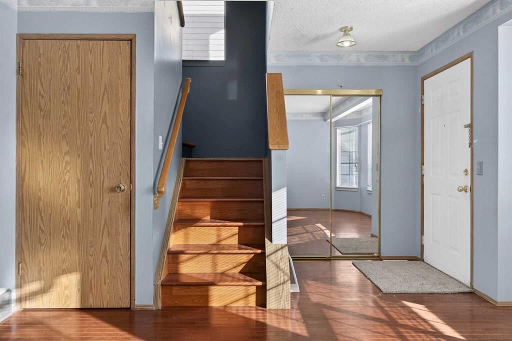 257 Fresno Place NE, Calgary — photo 4 of 36