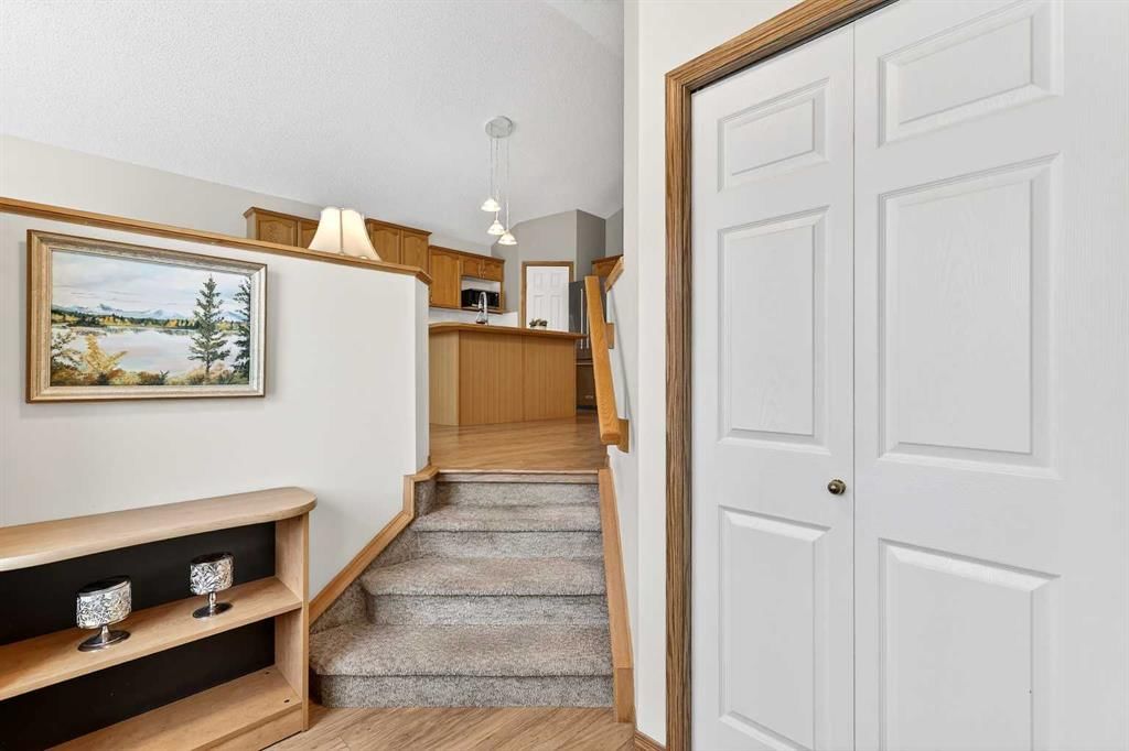 131 Citadel Mesa Close NW, Calgary — photo 2 of 37