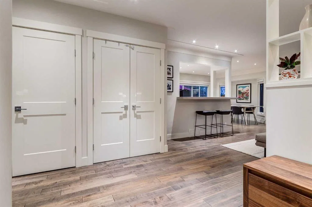 3207 24A Street SW, Calgary — photo 5 of 50