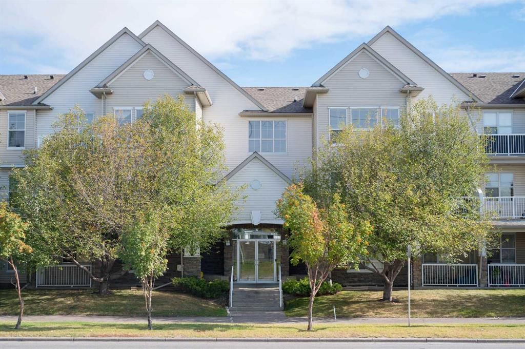 310, 1000 Applevillage Court SE, Calgary — photo 2 of 26