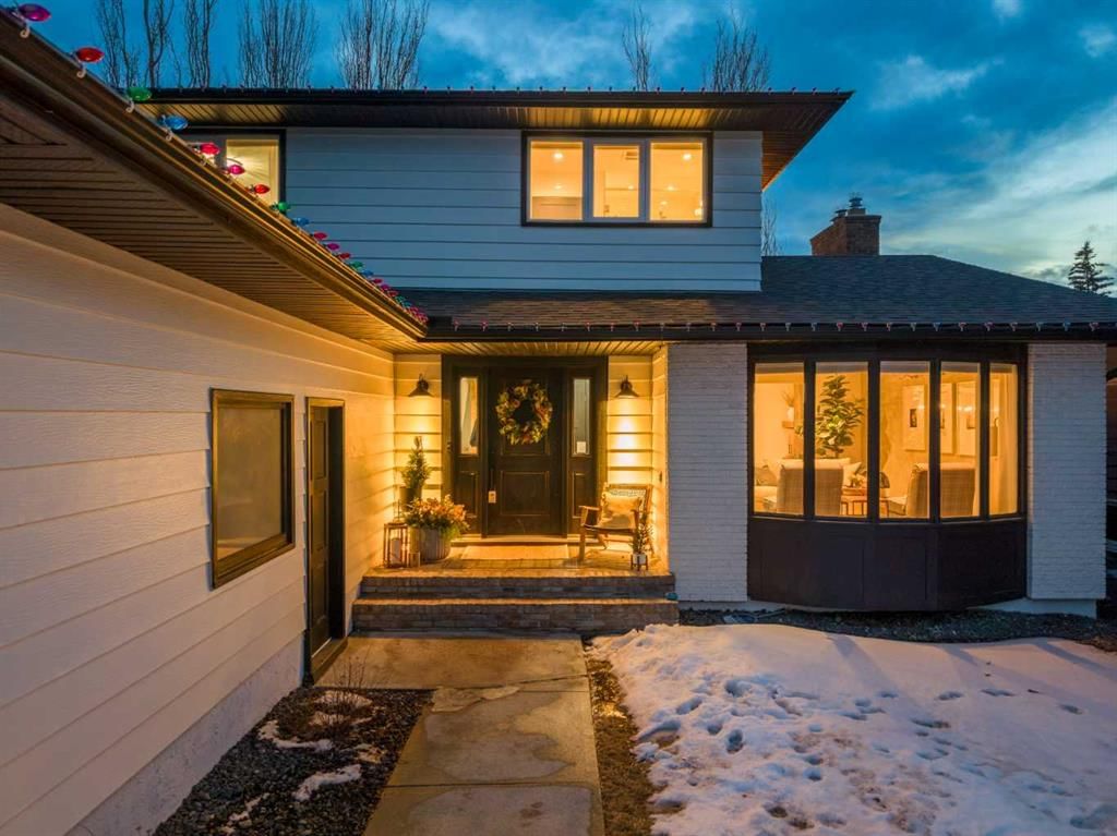 136 Lake Crimson Close SE, Calgary — photo 3 of 50