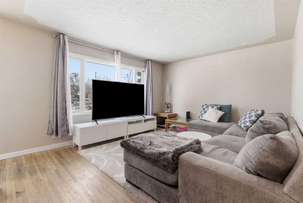 7219A 25 Street SE, Calgary — photo 4 of 16