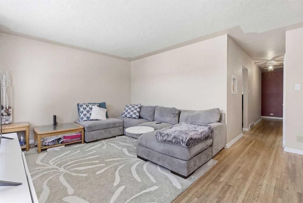 7219A 25 Street SE, Calgary — photo 5 of 16