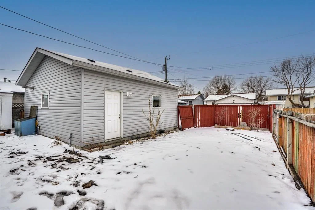 152 Maranda Close NE, Calgary — photo 2 of 2