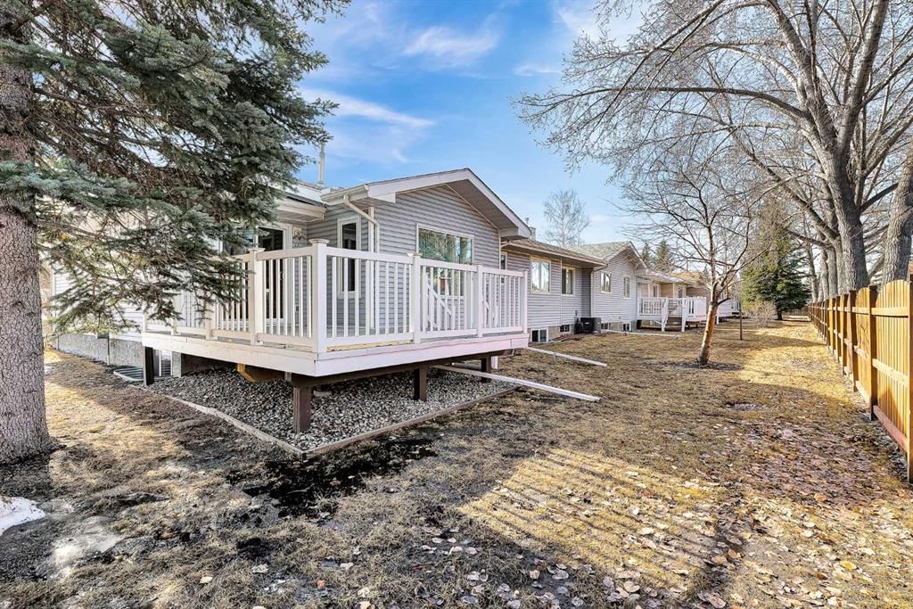 22 Vandoos Gardens NW, Calgary — photo 3 of 27