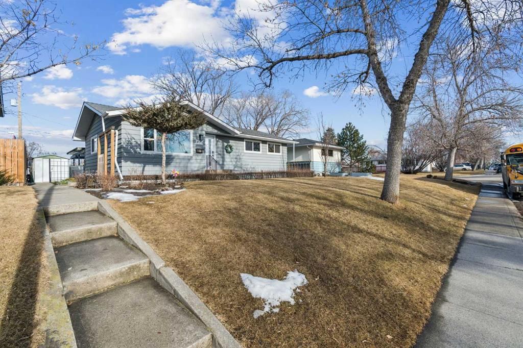 7207 Farrell Road SE, Calgary — photo 2 of 38