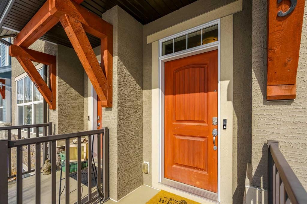 15 Masters Square SE, Calgary — photo 3 of 46