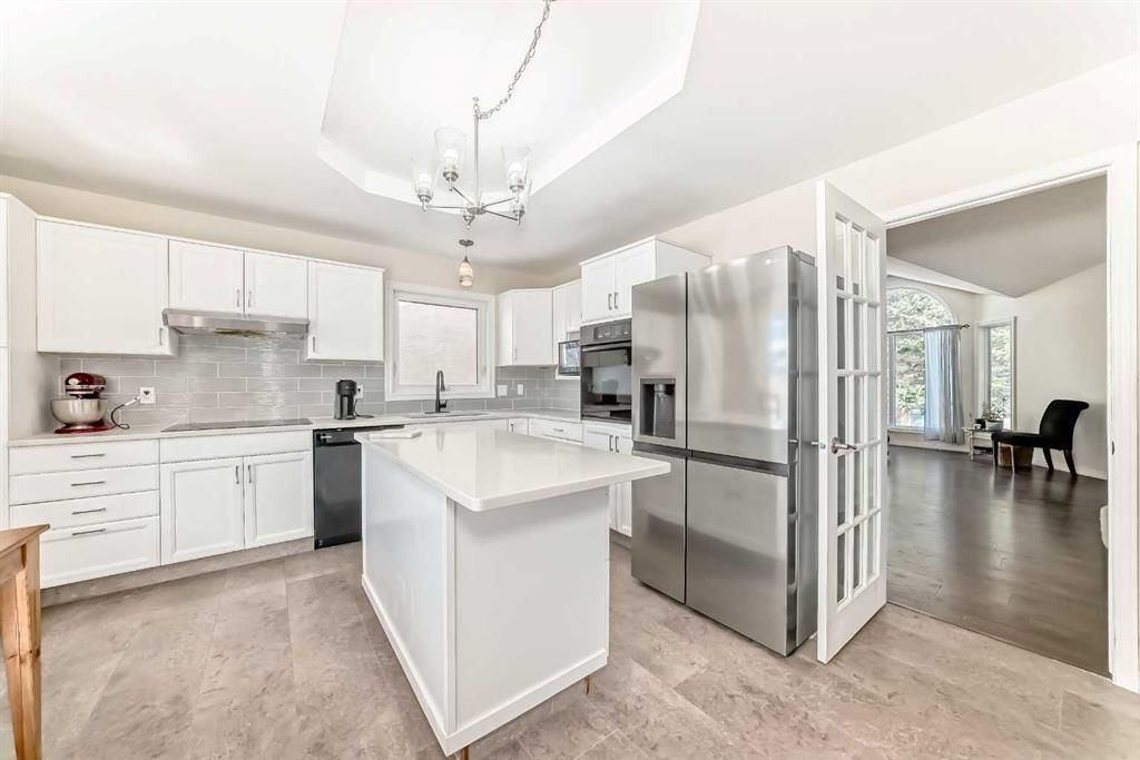 440 Sunlake Road SE, Calgary — photo 4 of 50