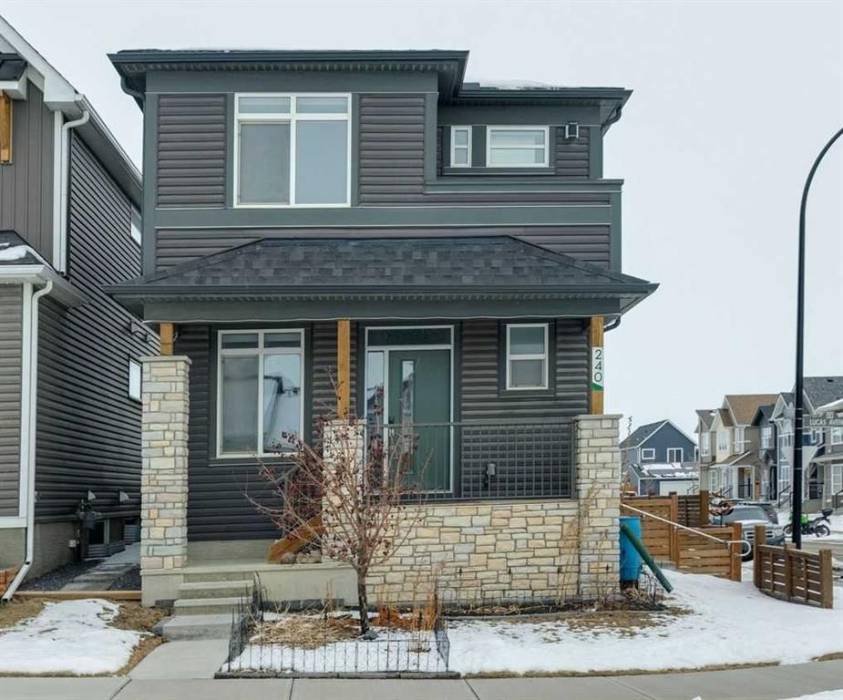 240 Lucas Avenue NW, Calgary — main listing photo