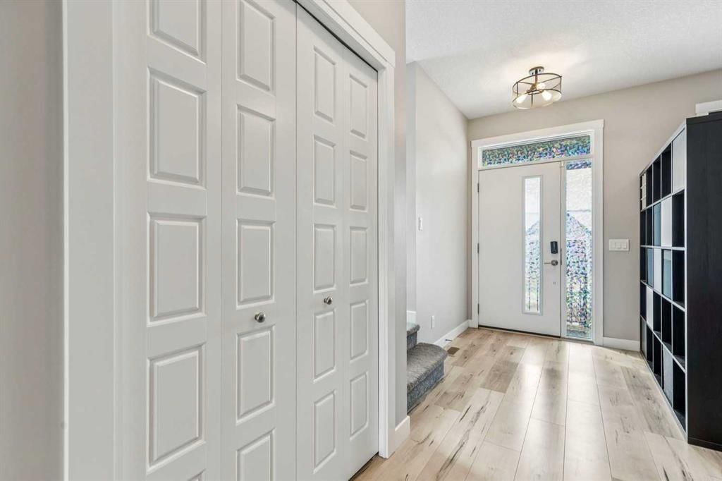 240 Lucas Avenue NW, Calgary — photo 2 of 50