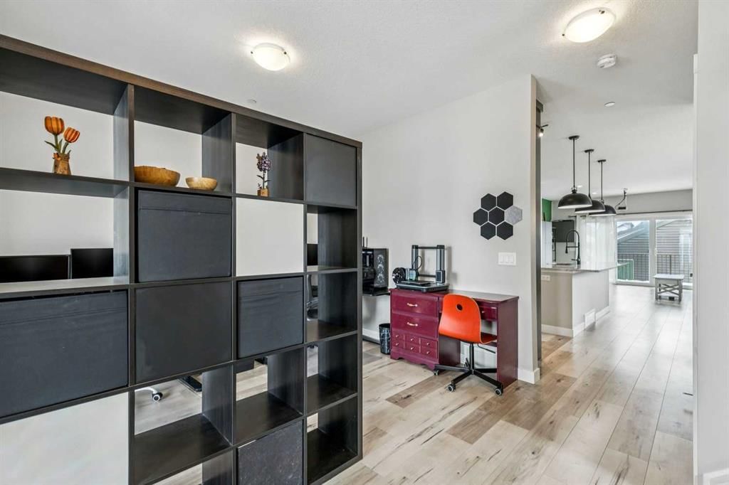 240 Lucas Avenue NW, Calgary — photo 4 of 50