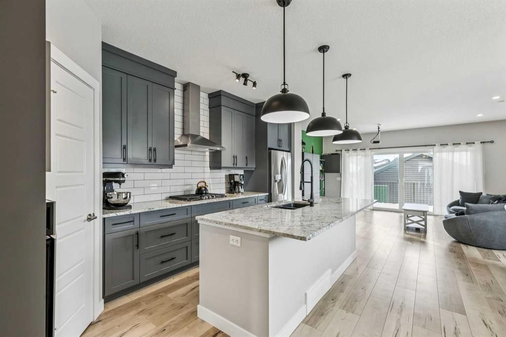 240 Lucas Avenue NW, Calgary — photo 5 of 50