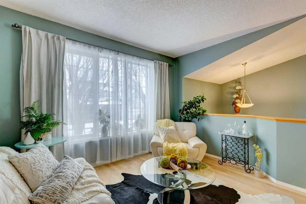27 Elgin Drive SE, Calgary — photo 5 of 36
