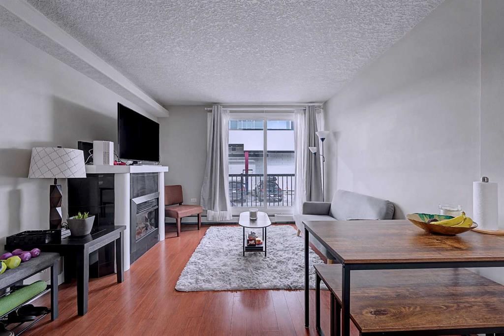 8, 2906 17 Avenue SW, Calgary — photo 2 of 23