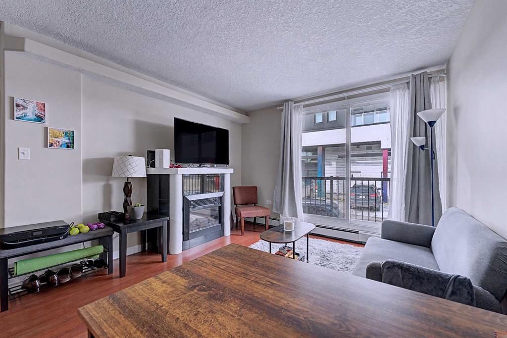8, 2906 17 Avenue SW, Calgary — photo 3 of 23