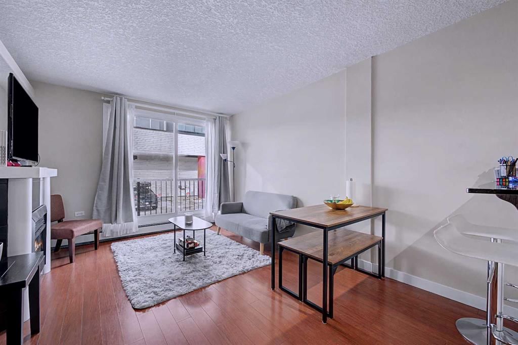 8, 2906 17 Avenue SW, Calgary — photo 4 of 23