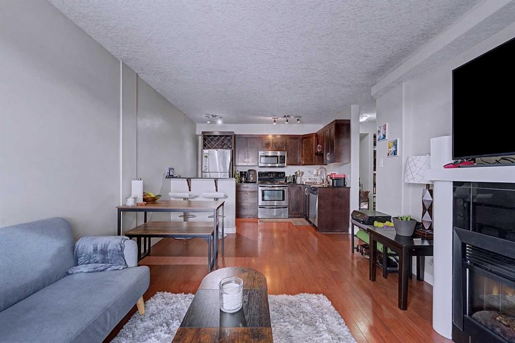 8, 2906 17 Avenue SW, Calgary — photo 5 of 23