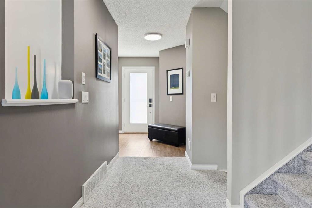 245 Sandringham Road NW, Calgary — photo 3 of 50