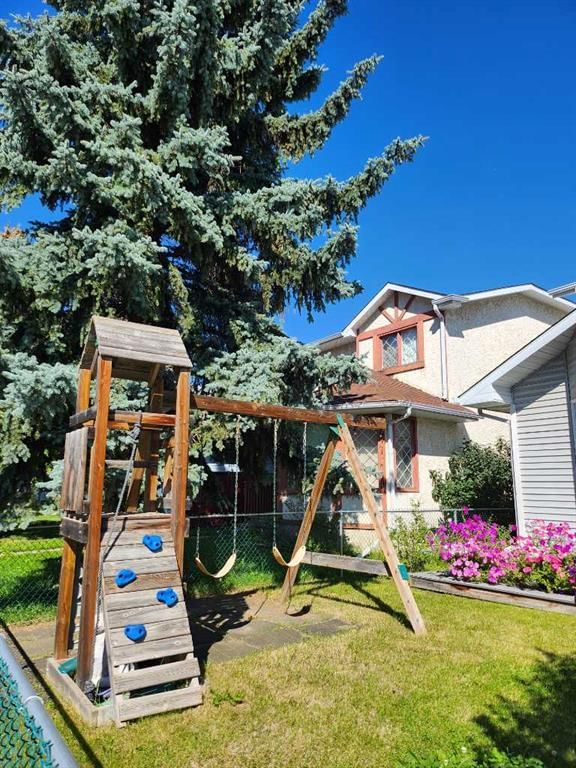 232 Millbank Drive SW, Calgary — photo 2 of 49