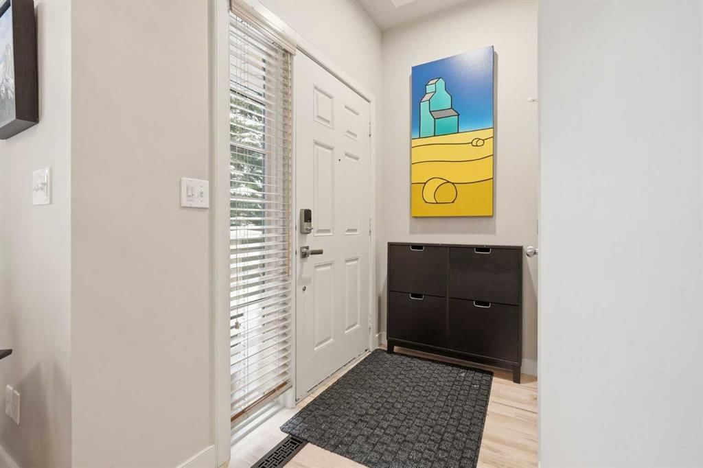 1, 1927 24A Street SW, Calgary — photo 4 of 36