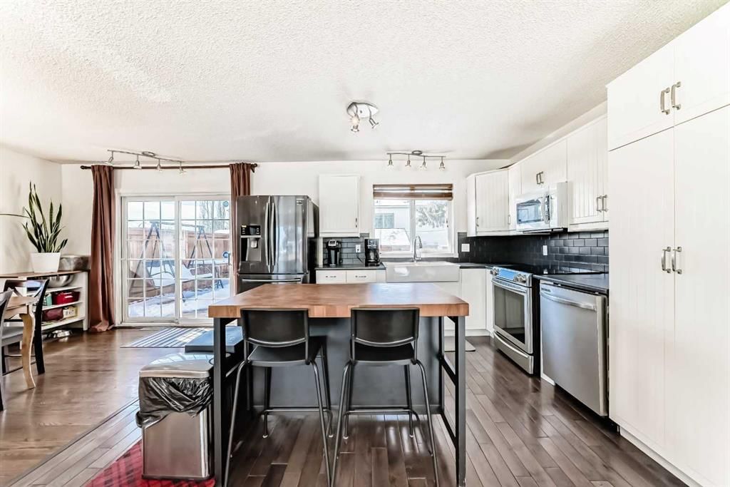 9883 Athens Road SE, Calgary — photo 3 of 49