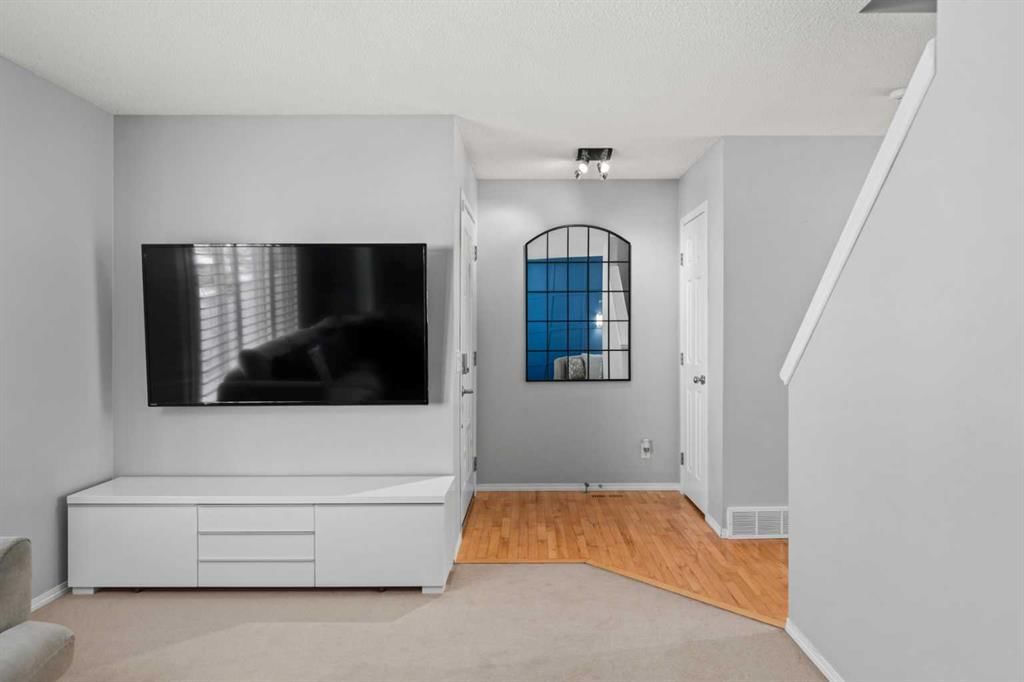 47 Eversyde Heath SW, Calgary — photo 5 of 41