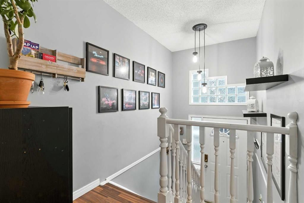2, 2207 28 Street SW, Calgary — photo 3 of 39