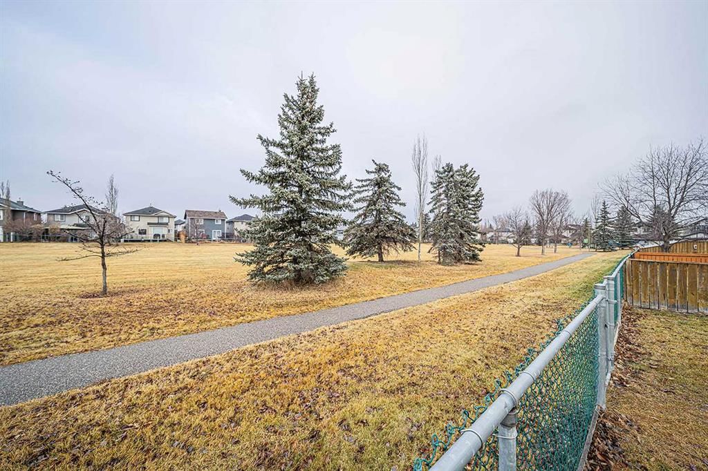 30 Chapalina Park Crescent SE, Calgary — photo 4 of 23