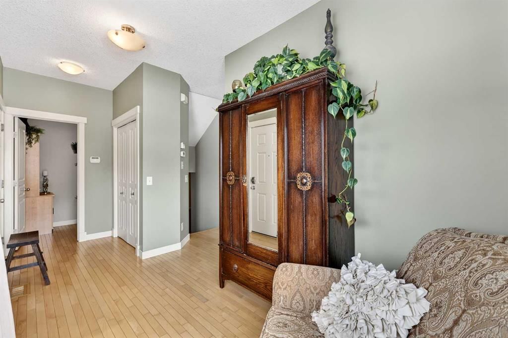 162 Cougartown Circle SW, Calgary — photo 3 of 50