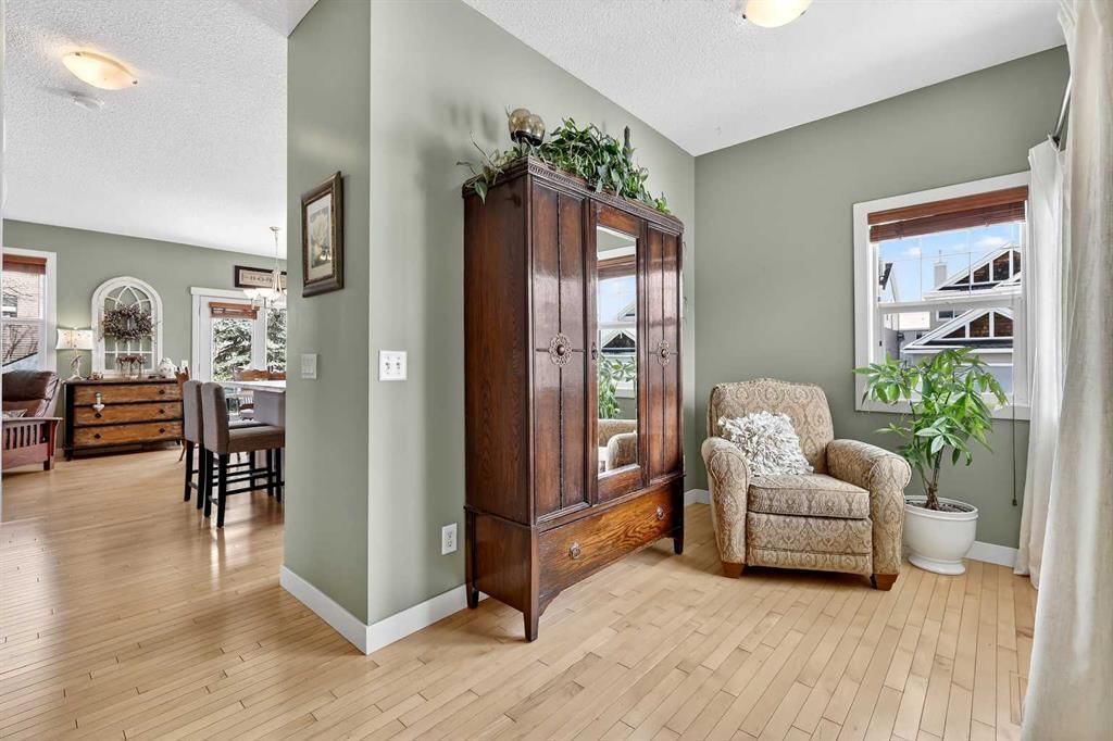 162 Cougartown Circle SW, Calgary — photo 4 of 50