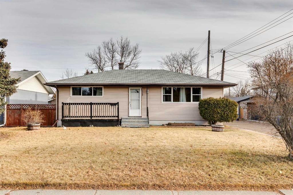 3328 45 Street SW, Calgary — main listing photo