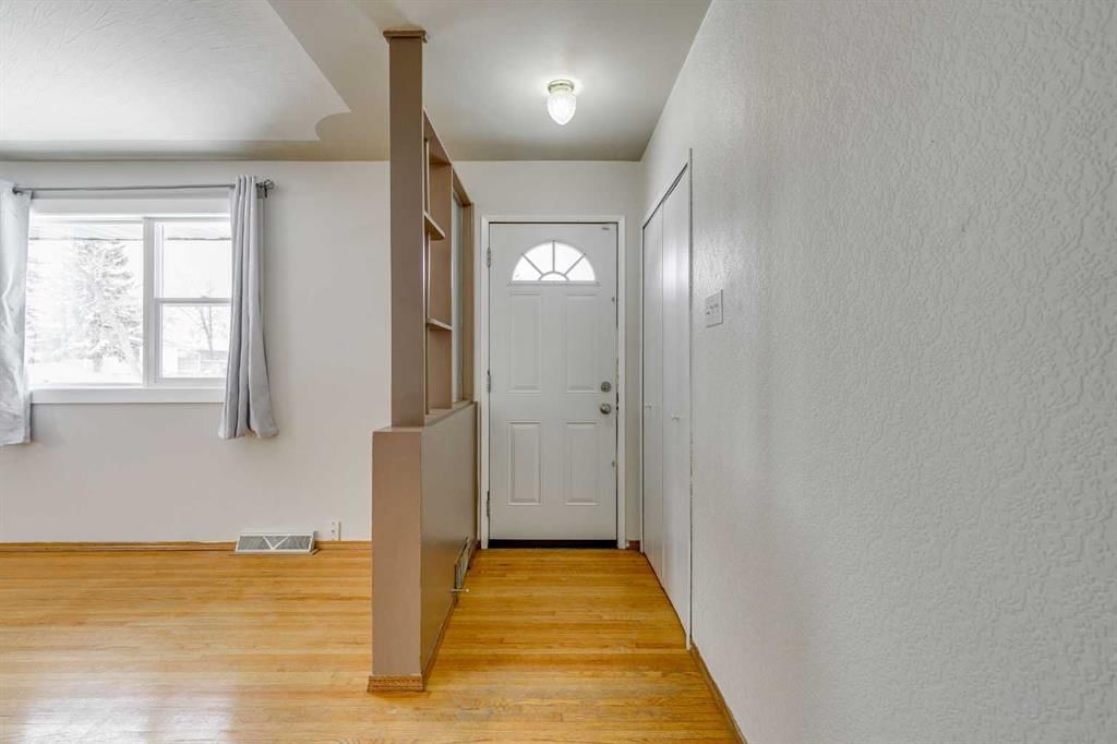 3328 45 Street SW, Calgary — photo 2 of 43