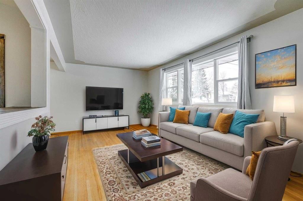 3328 45 Street SW, Calgary — photo 3 of 43
