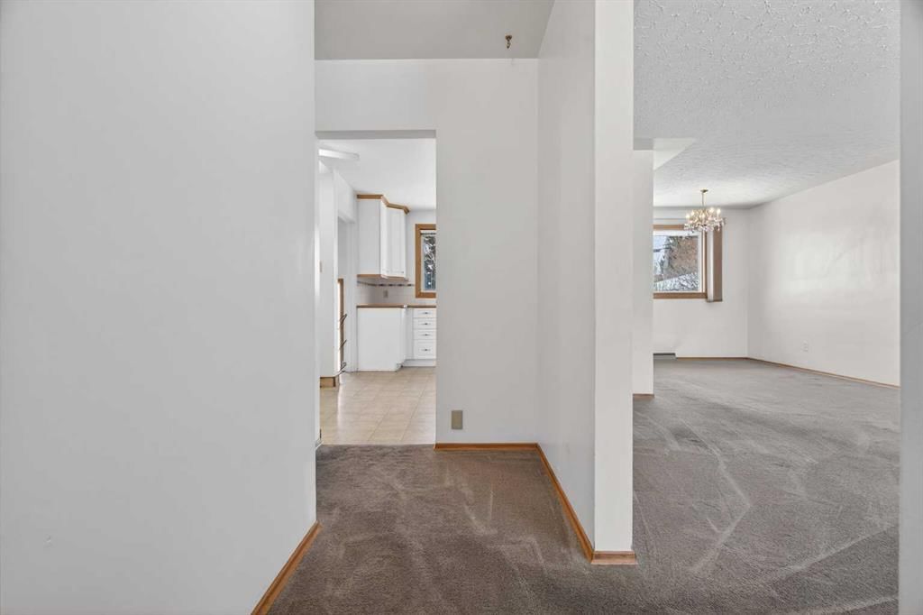 58 Westwood Drive SW, Calgary — photo 5 of 45