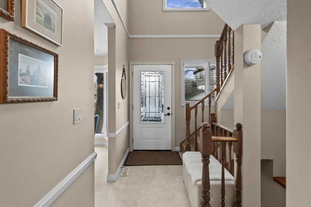 6, 834 2 Avenue NW, Calgary — photo 4 of 44