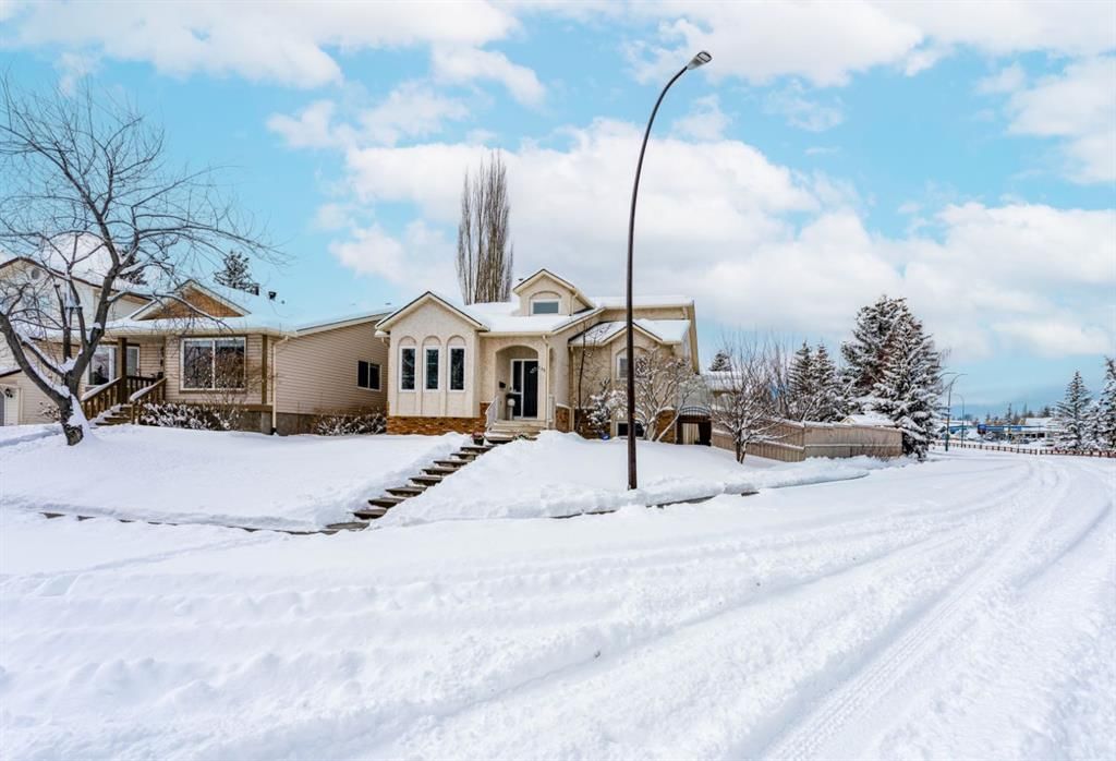 215 Scenic Way NW, Calgary — main listing photo
